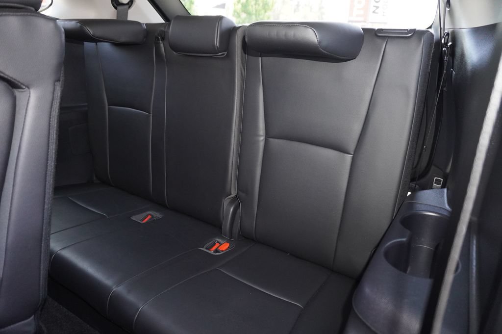 Used 2023 Toyota Highlander XLE FWD image 11