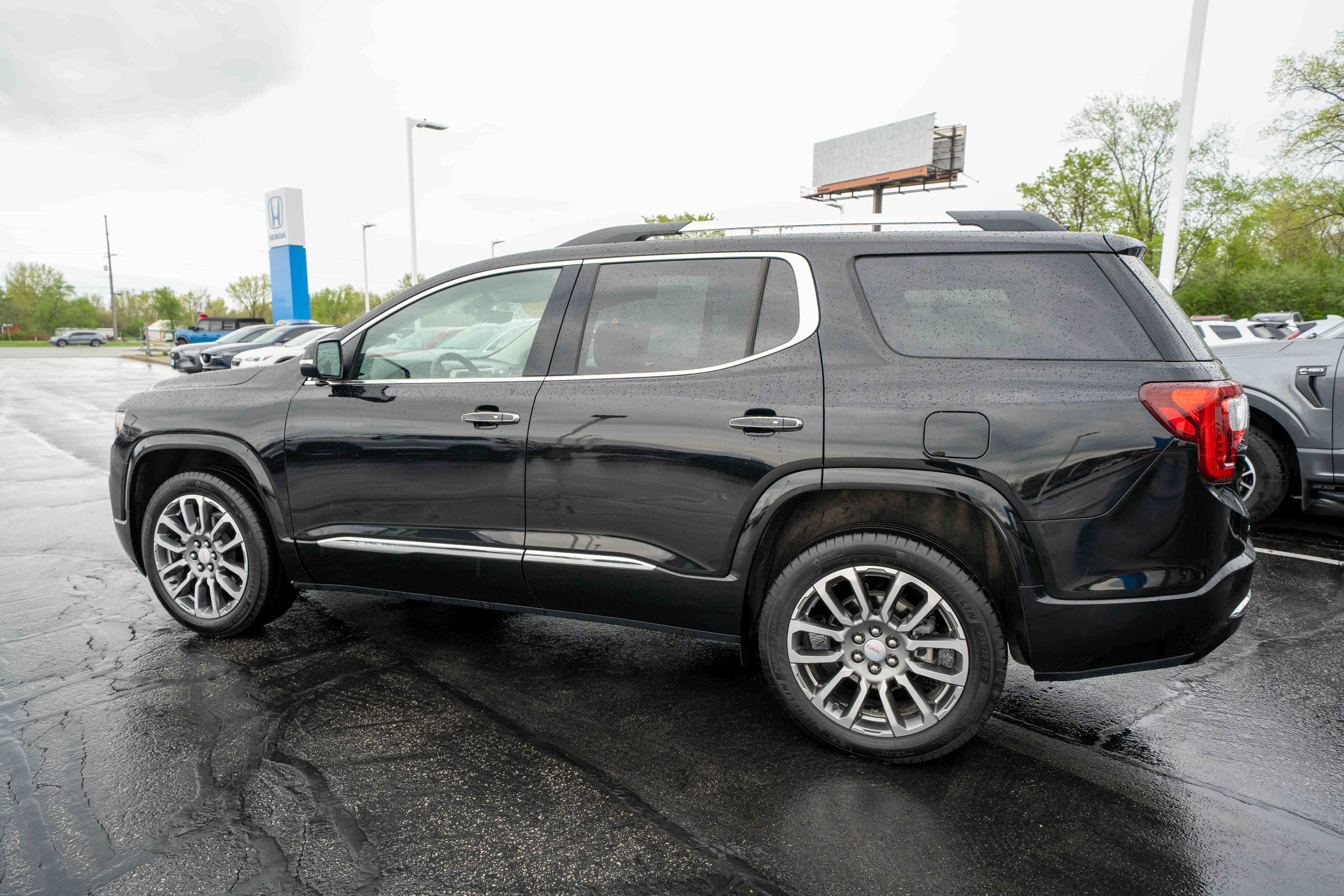 Used 2023 GMC Acadia Denali w/ Denali Ultimate Package AWD/4WD image 4