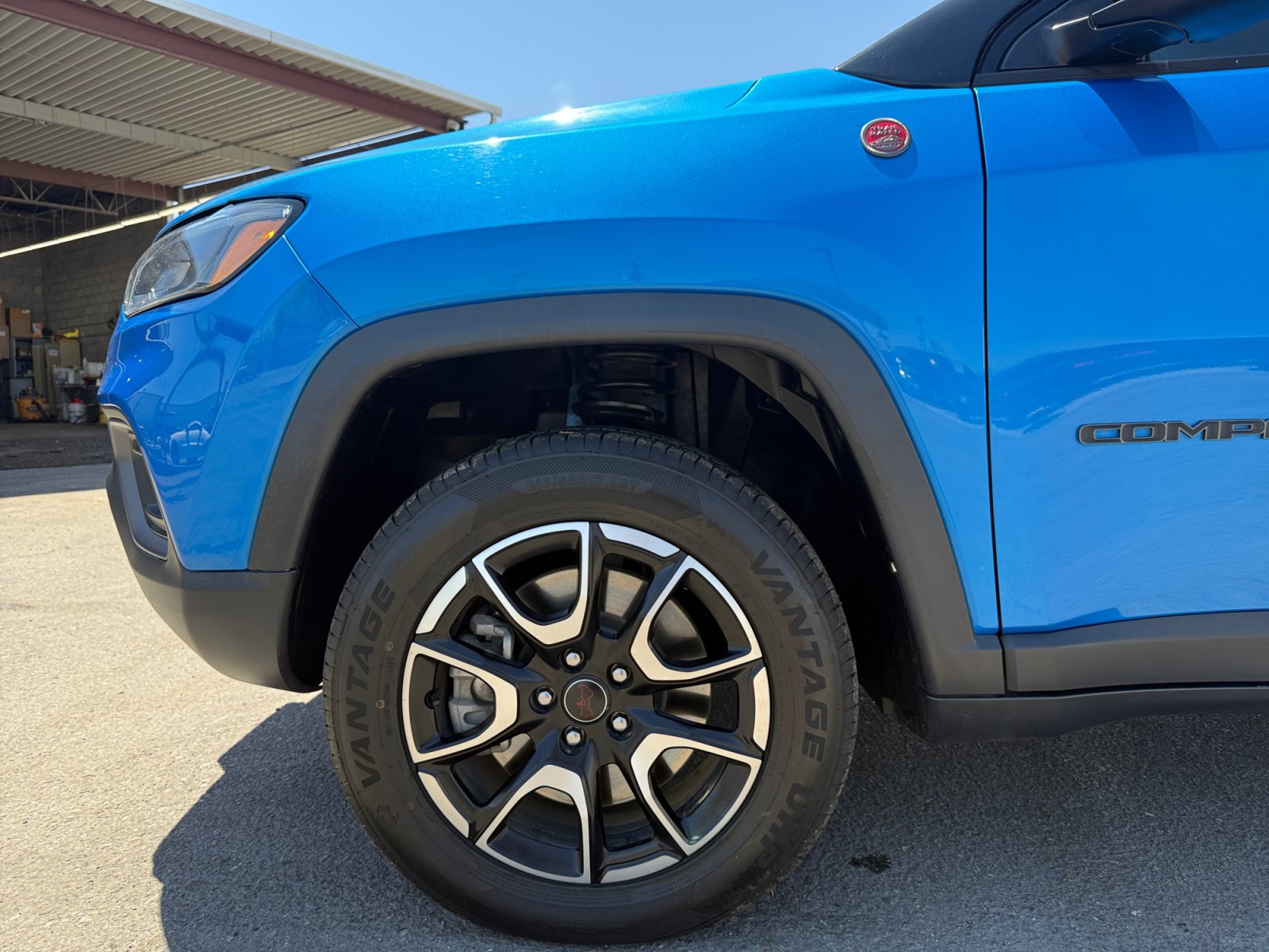 Used 2025 Jeep Compass Trailhawk AWD/4WD image 10