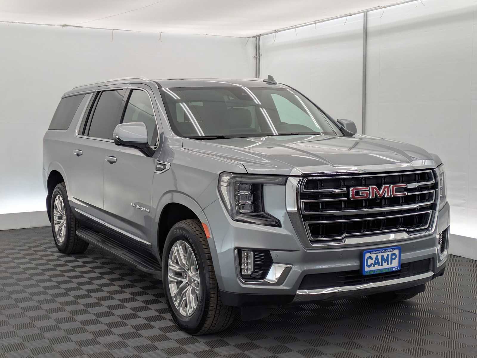 Used 2024 GMC Yukon XL SLT w/ SLT Luxury Package AWD/4WD image 8