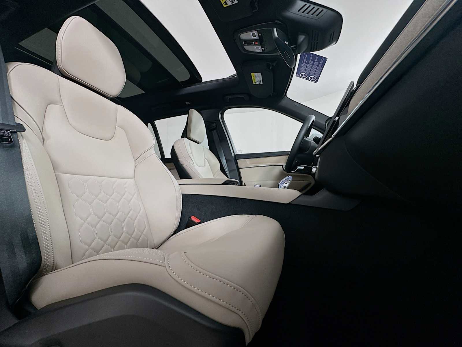 New 2026 Volvo XC90 B5 Plus image 28