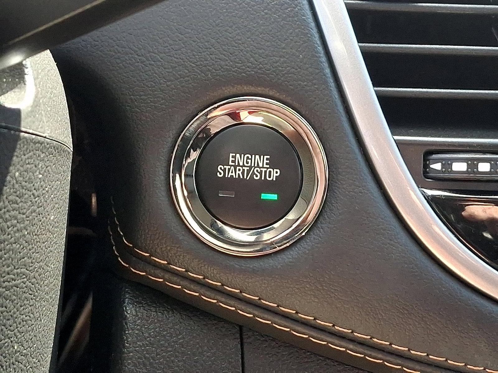 Used 2022 Chevrolet Trax LT w/ Sport Edition image 24