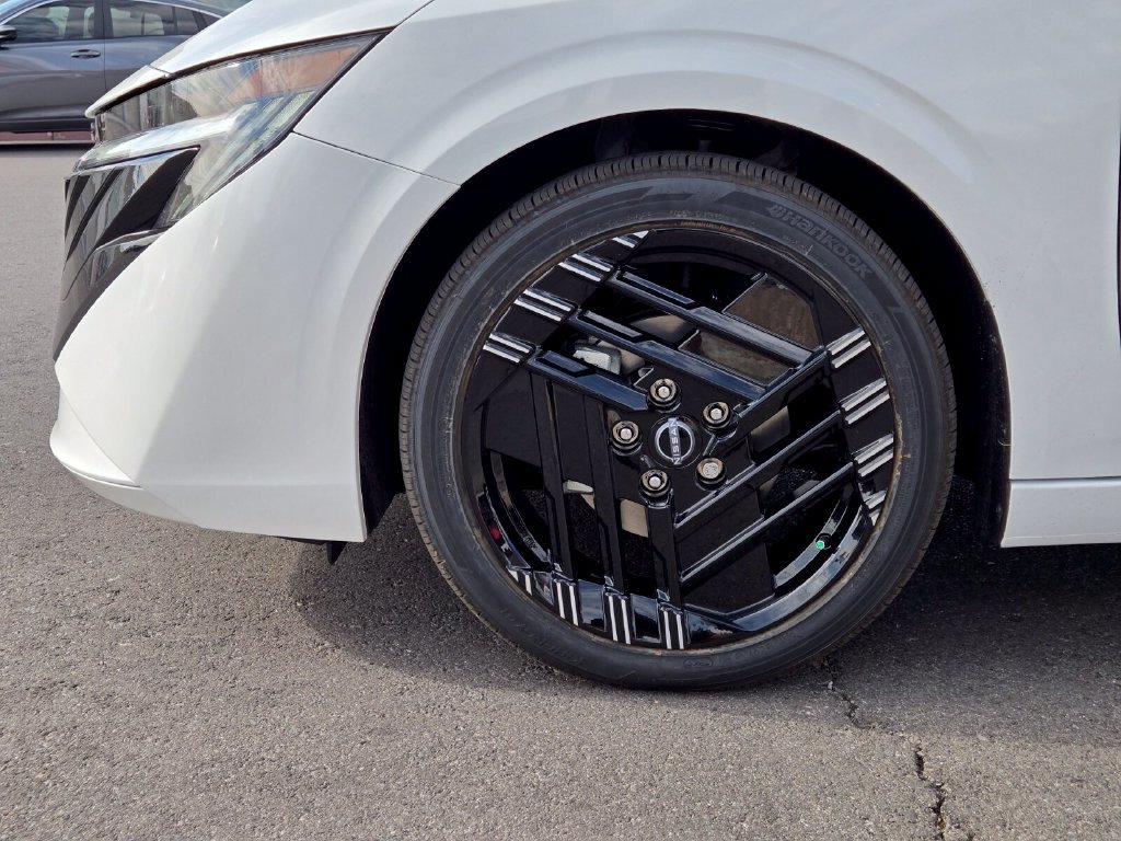 New 2027 Nissan Sentra SR w/ Floor Mat Package FWD image 9
