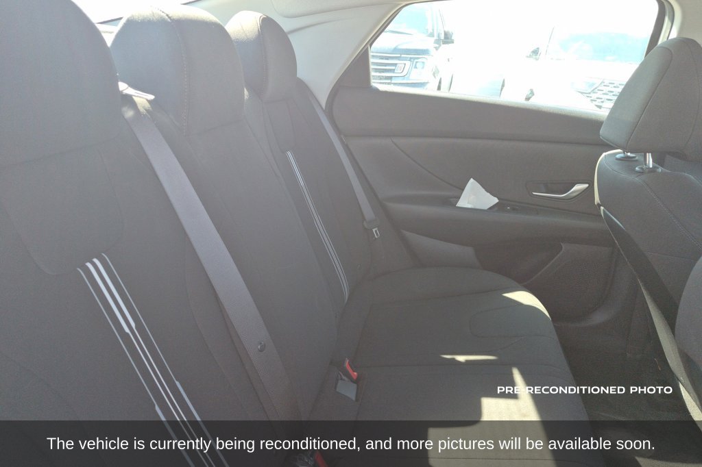 Used 2025 Hyundai Elantra Hybrid FWD image 13