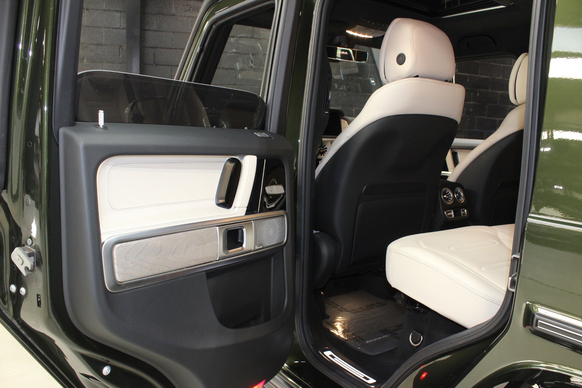 Used 2022 Mercedes-Benz G 550 w/ Exclusive Interior Package image 35