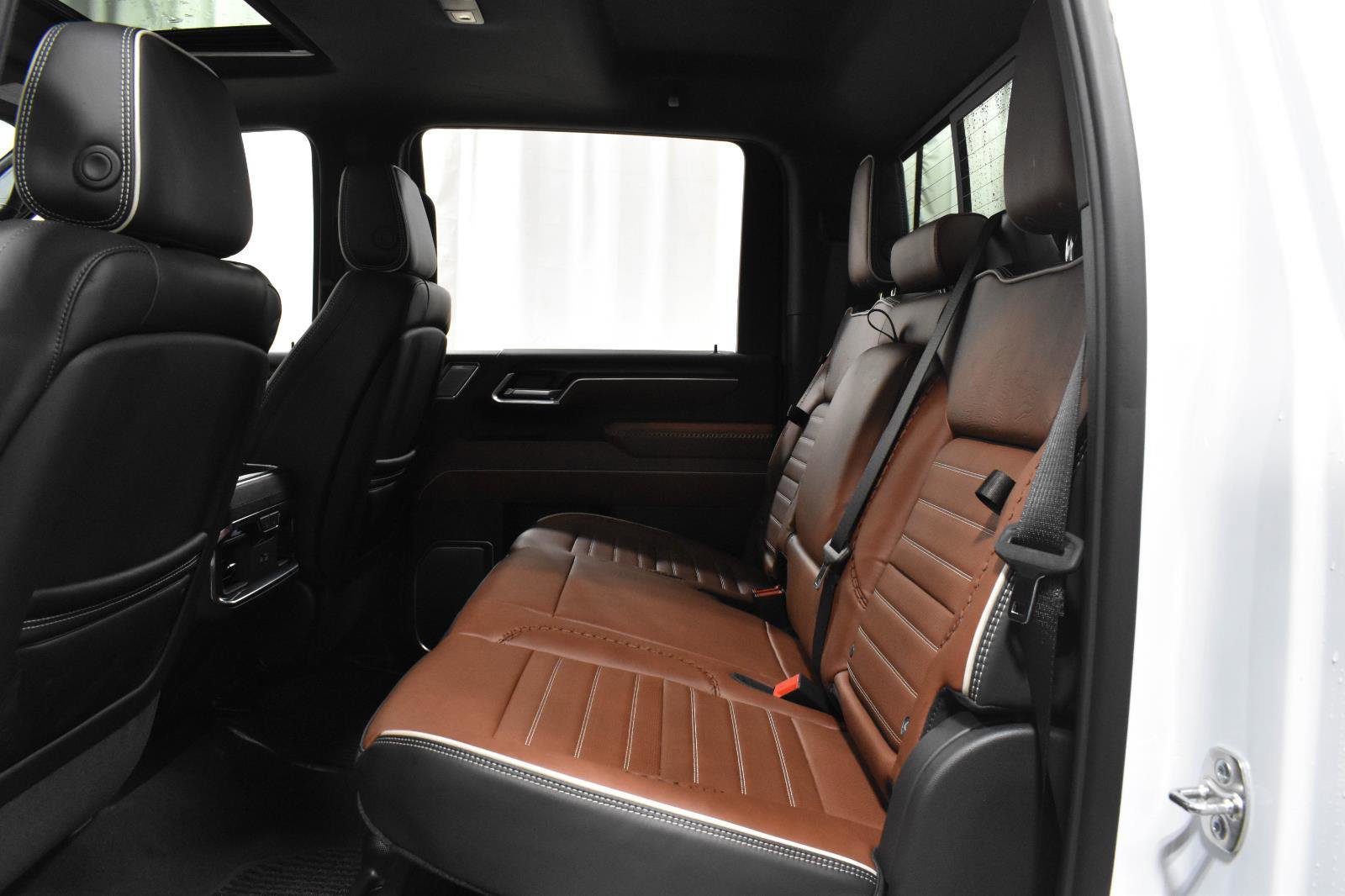 Used 2026 GMC Sierra 3500 Denali Ultimate AWD/4WD image 10