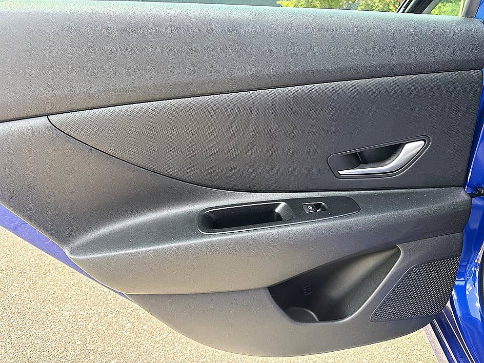 Certified 2026 Hyundai Elantra SE FWD image 12
