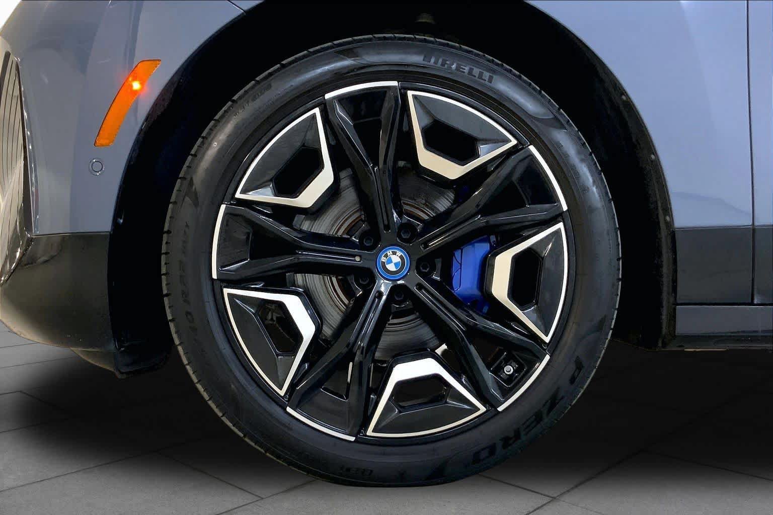 Used 2024 BMW iX xDrive50 w/ Sport Package AWD/4WD image 10