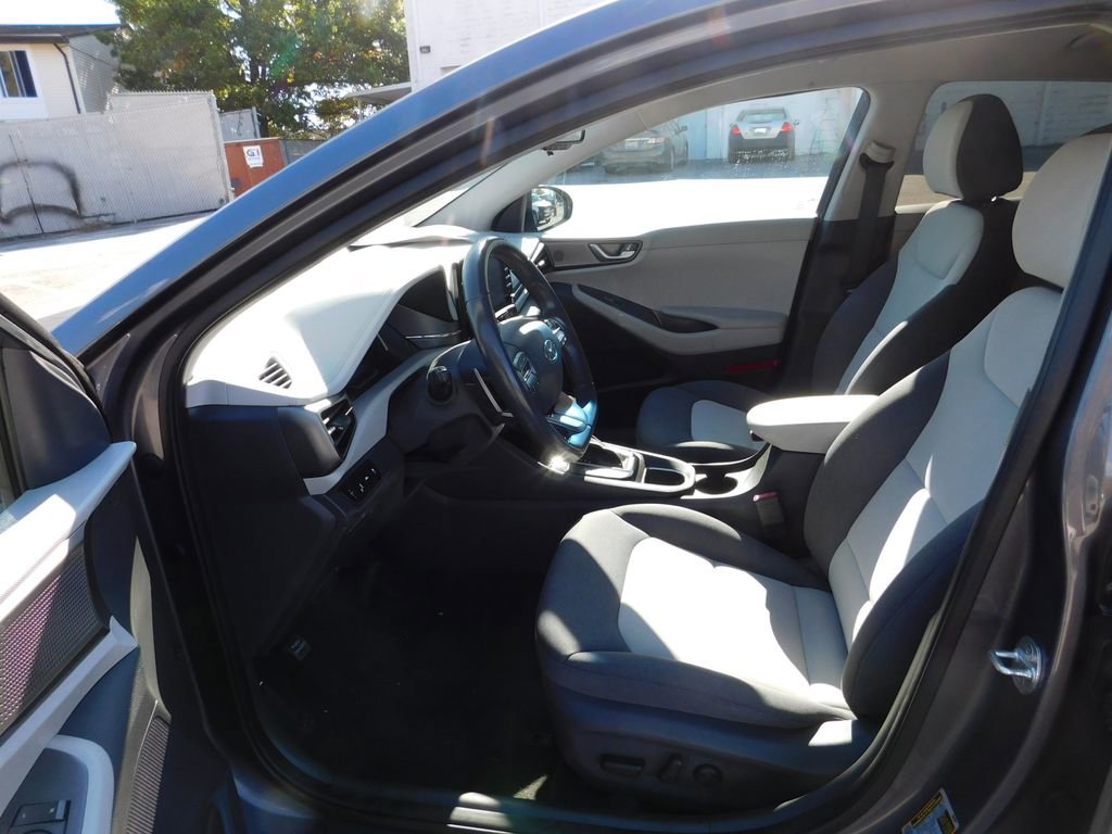 Used 2020 Hyundai Ioniq SE image 10