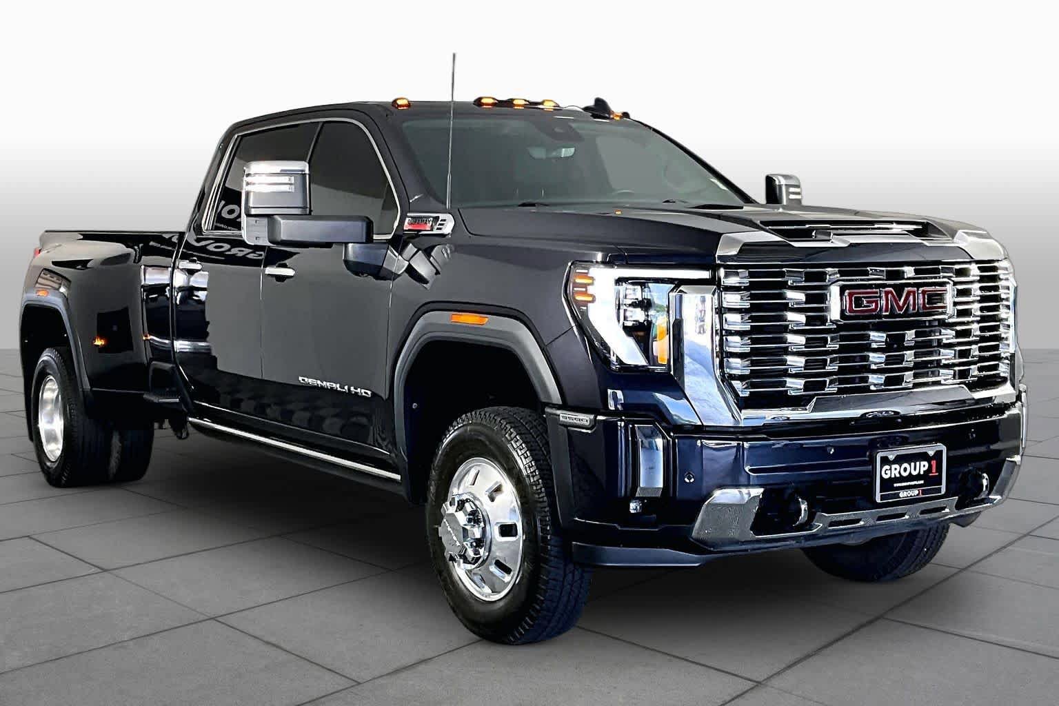 Used 2024 GMC Sierra 3500 Denali w/ Denali Reserve Package AWD/4WD image 3