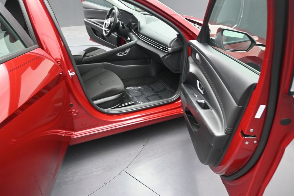 Used 2023 Hyundai Elantra SEL w/ Convenience Package FWD image 15