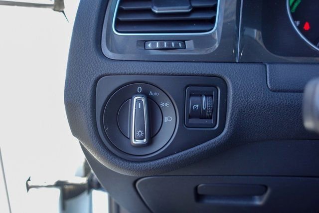 Used 2019 Volkswagen e-Golf SE w/ Driver Assistance Package image 22