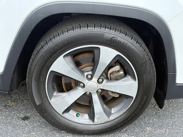 Used 2019 Jeep Cherokee Limited FWD image 29