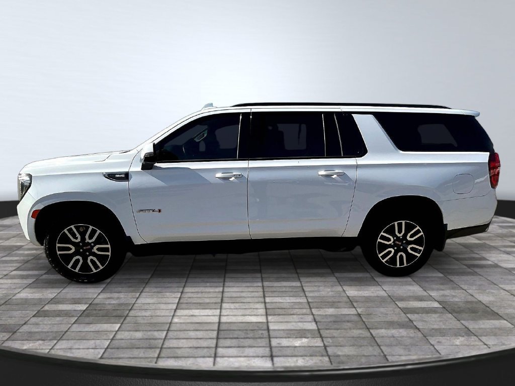 Used 2022 GMC Yukon XL AT4 AWD/4WD image 4
