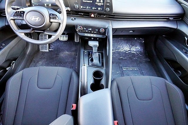 Used 2025 Hyundai Elantra Sport image 19