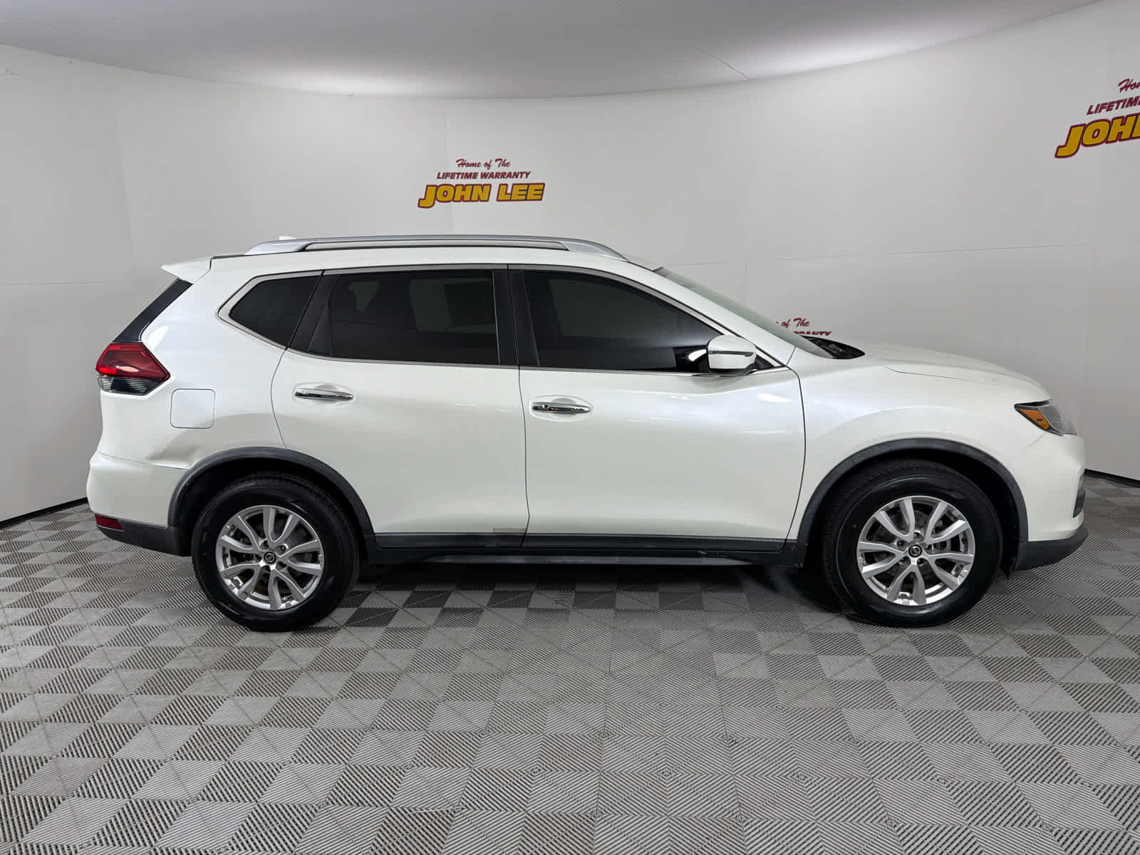 Used 2018 Nissan Rogue SV FWD image 7