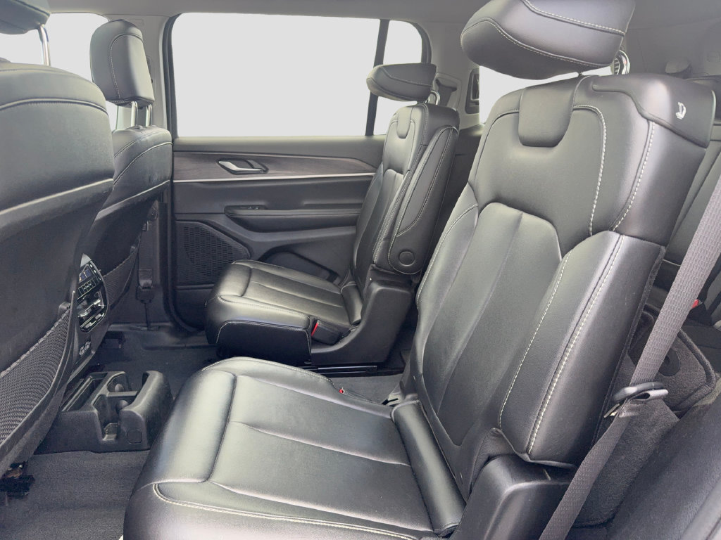 Used 2023 Jeep Grand Cherokee L Limited AWD/4WD image 22