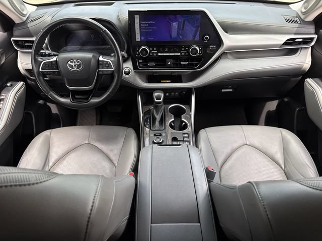Used 2024 Toyota Highlander Platinum AWD/4WD image 11