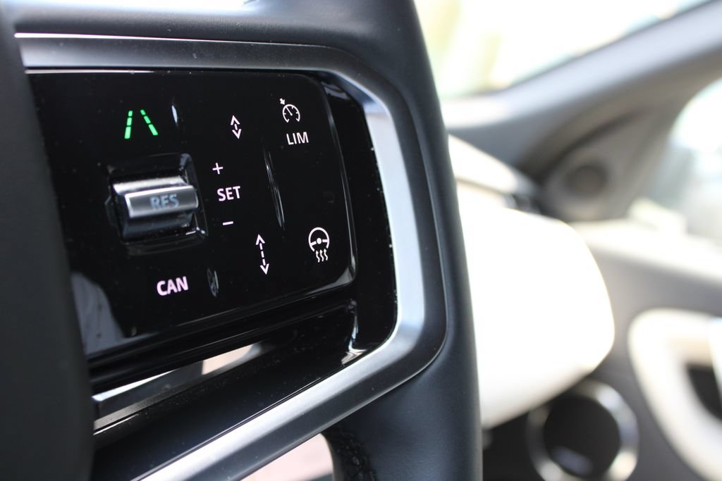 Certified 2025 Land Rover Discovery Sport Dynamic SE AWD/4WD image 13