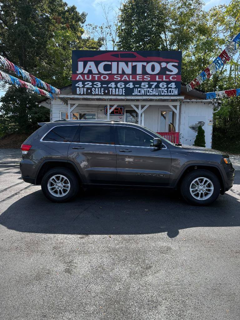 Used 2019 Jeep Grand Cherokee Laredo RWD image 1