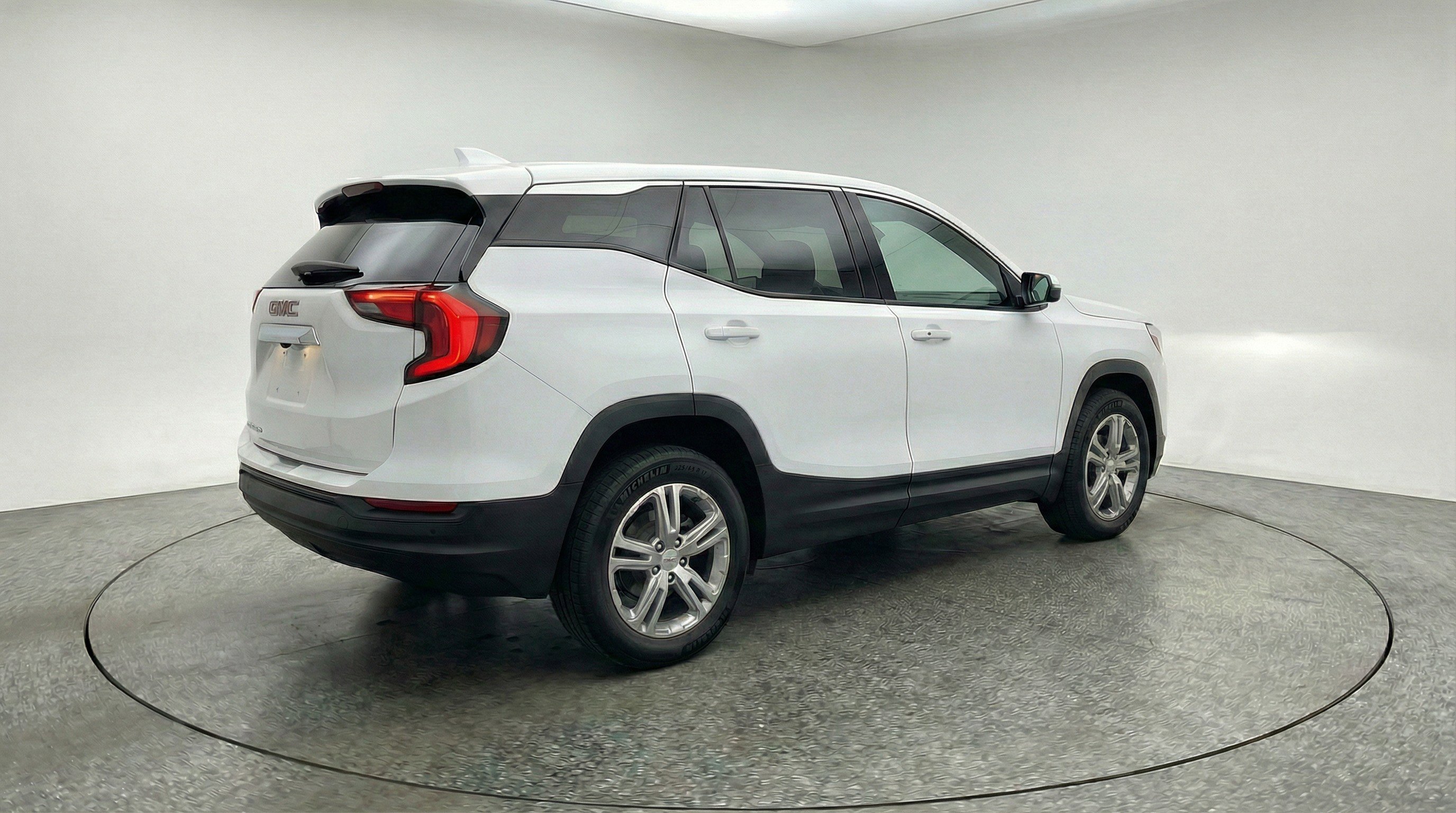 Used 2024 GMC Terrain SLE FWD image 9