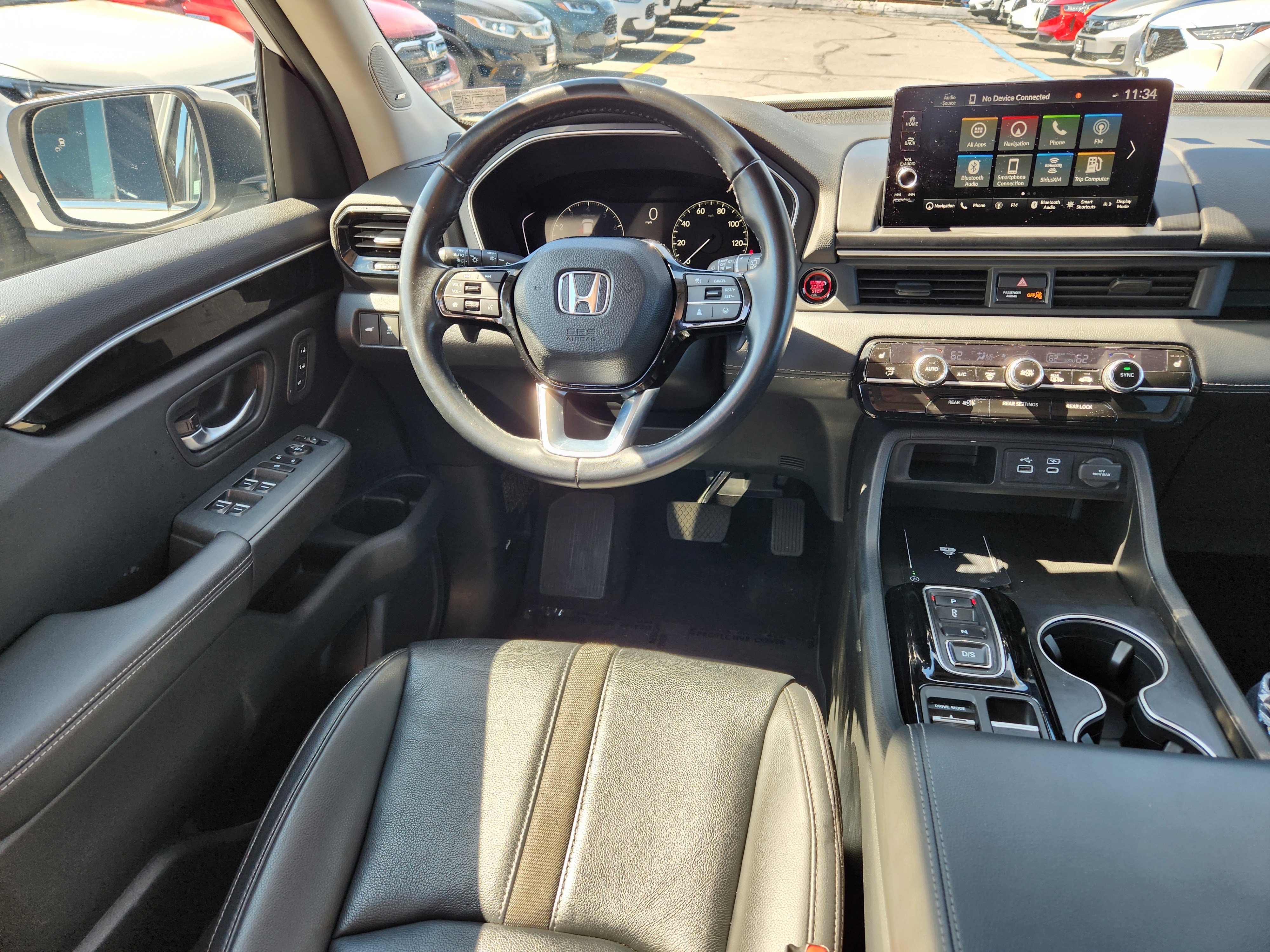 Used 2025 Honda Pilot Touring image 13