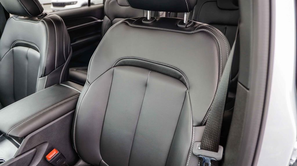 New 2025 Jeep Grand Cherokee L Limited w/ Black Appearance Package image 27