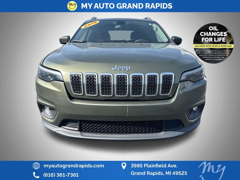 Used 2019 Jeep Cherokee Latitude w/ Cold Weather Group AWD/4WD image 2