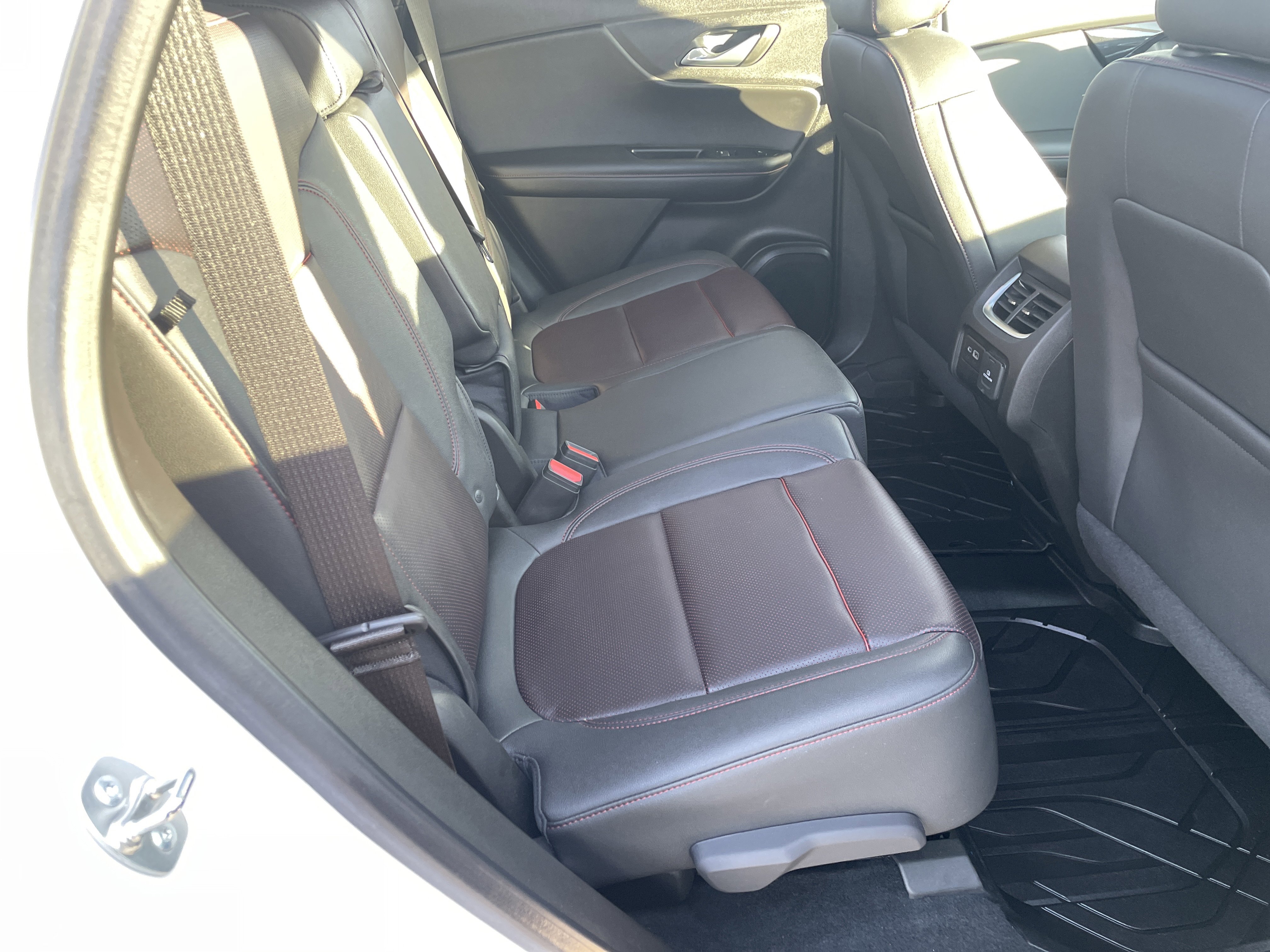 Certified 2024 Chevrolet Blazer RS w/ Driver Confidence II Package image 25