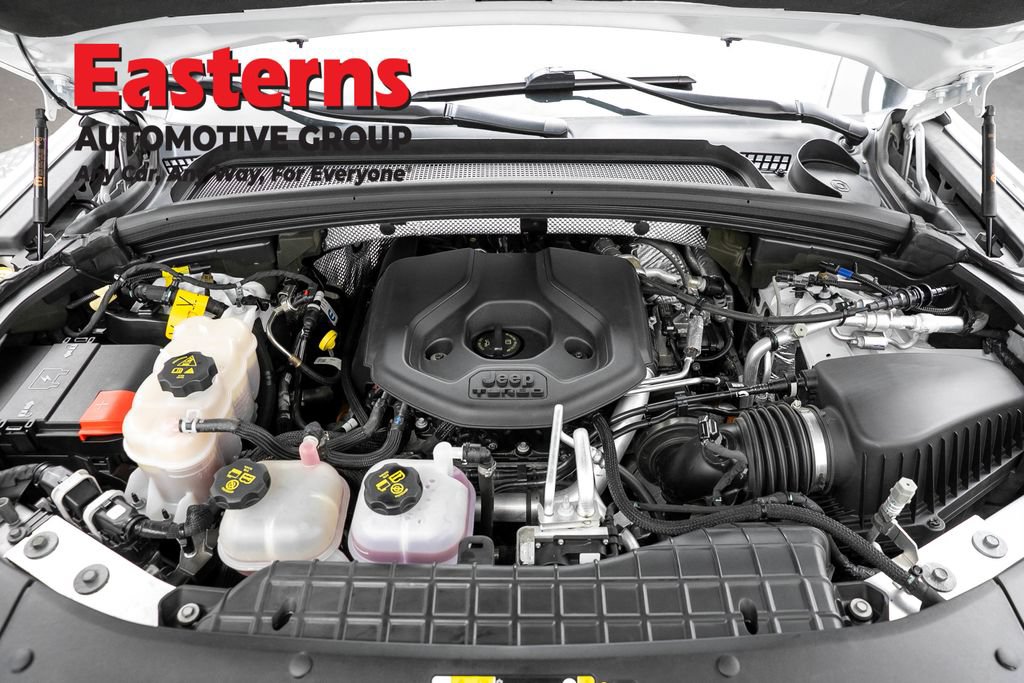 Used 2022 Jeep Grand Cherokee Overland AWD/4WD image 7