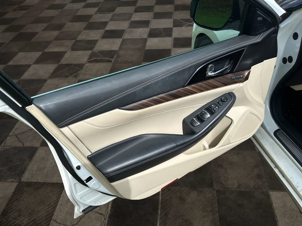 Used 2016 Nissan Maxima Platinum FWD image 16