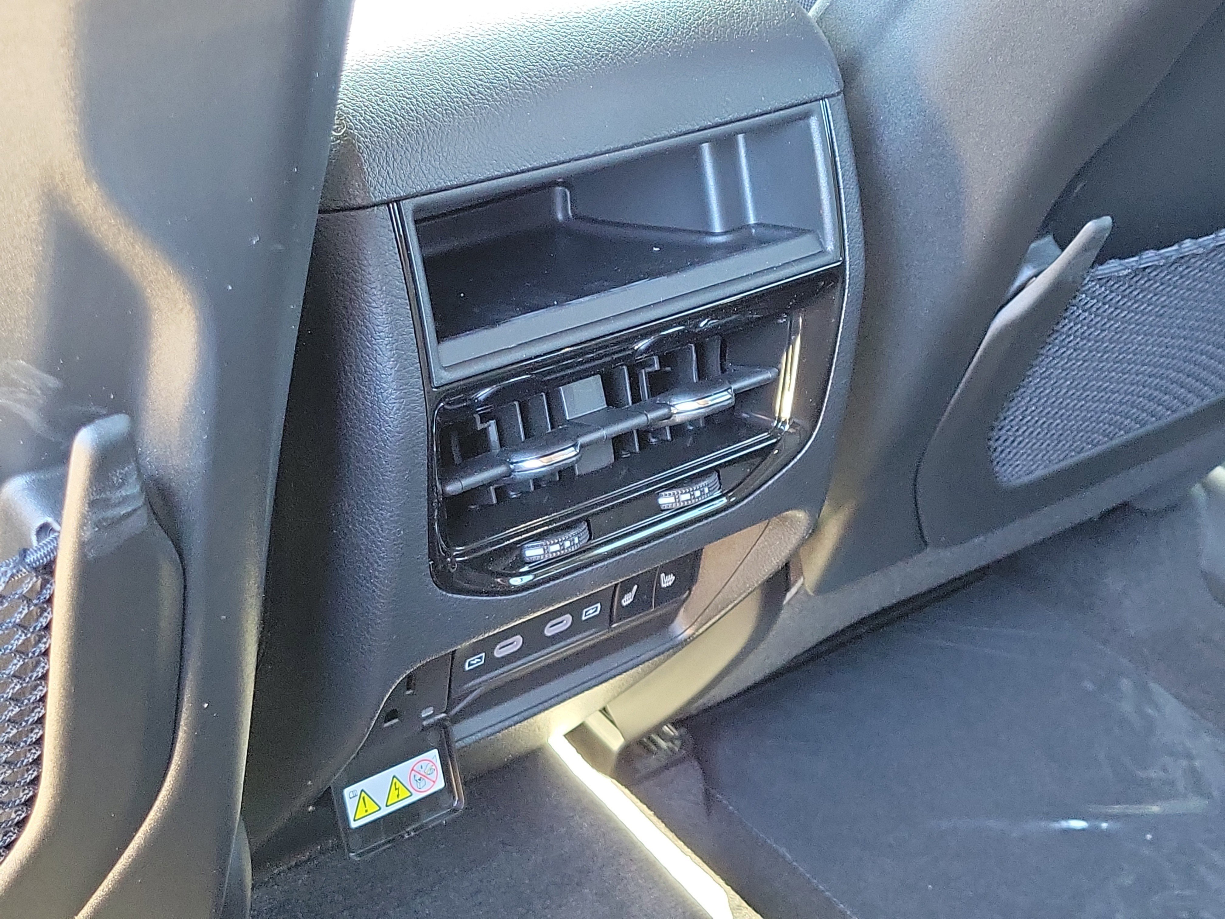 New 2026 Jeep Grand Cherokee Limited w/ Luxury Tech Group II RWD image 13