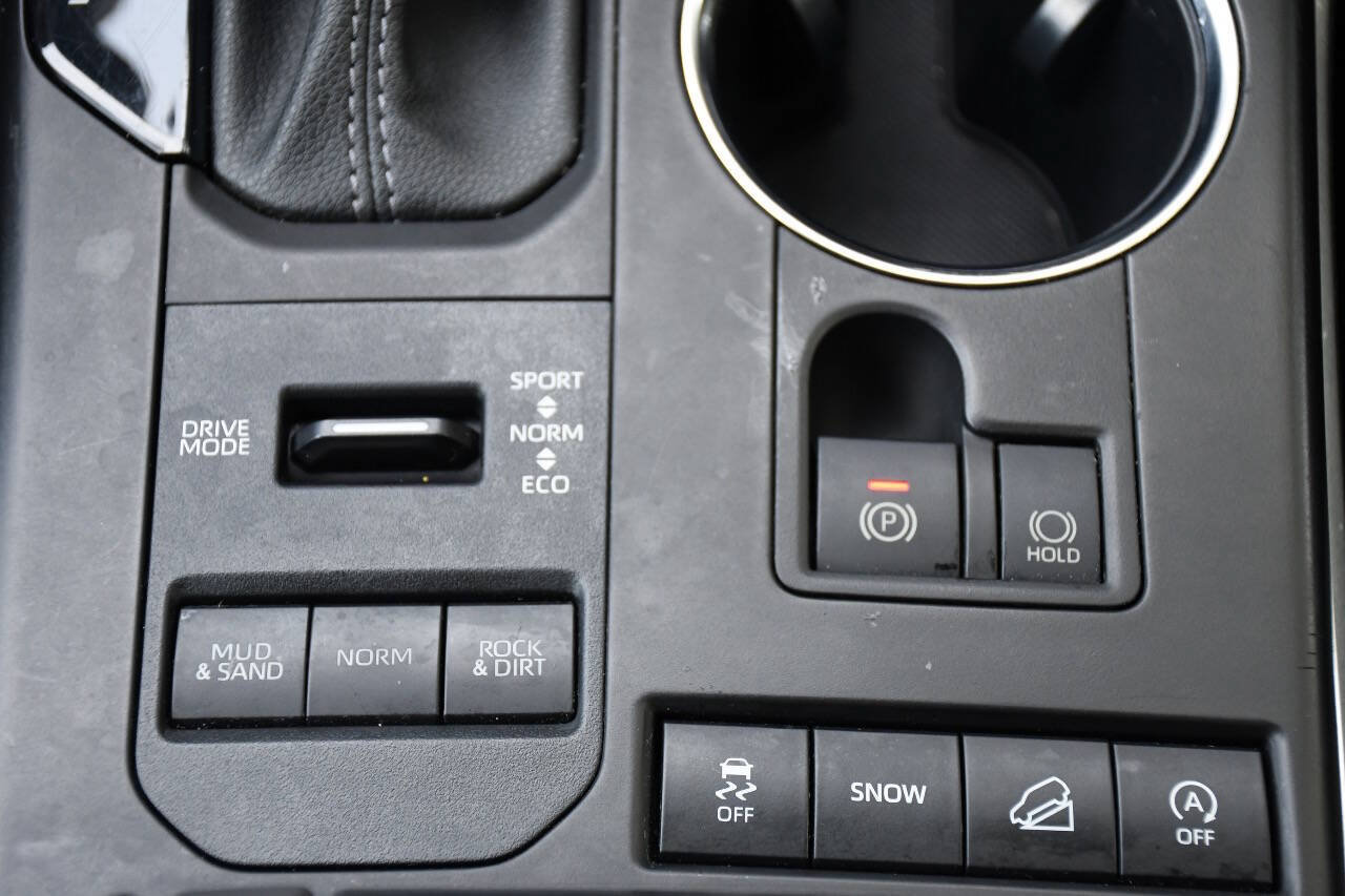 Used 2022 Toyota Highlander XLE AWD/4WD image 36