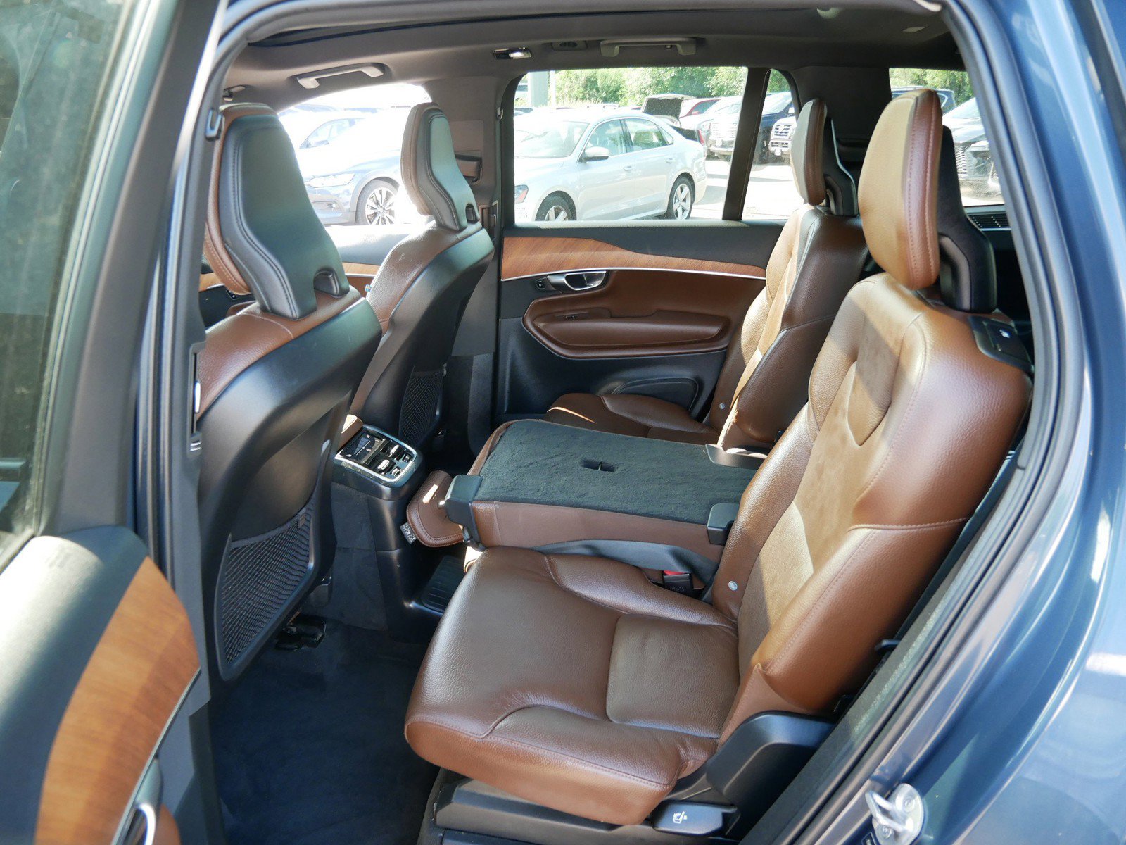 Used 2023 Volvo XC90 T8 Plus AWD/4WD image 11