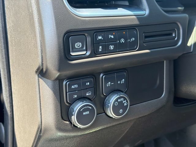 Used 2022 Chevrolet Tahoe RST w/ Luxury Package AWD/4WD image 28
