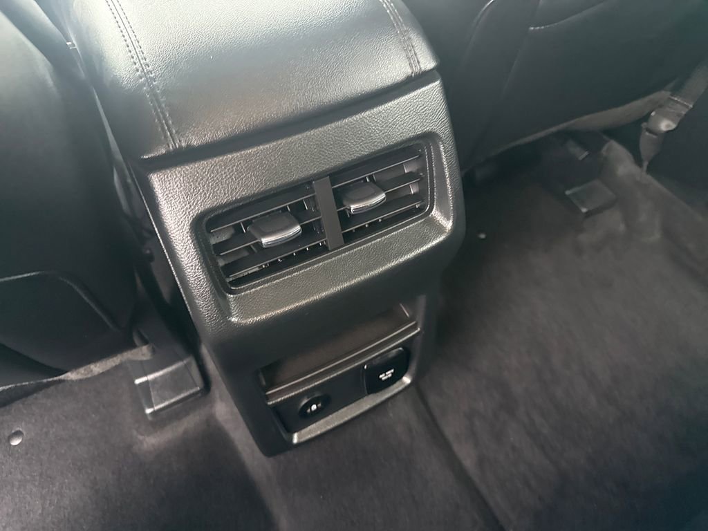 Used 2024 Ford Edge SEL w/ Convenience Package image 17