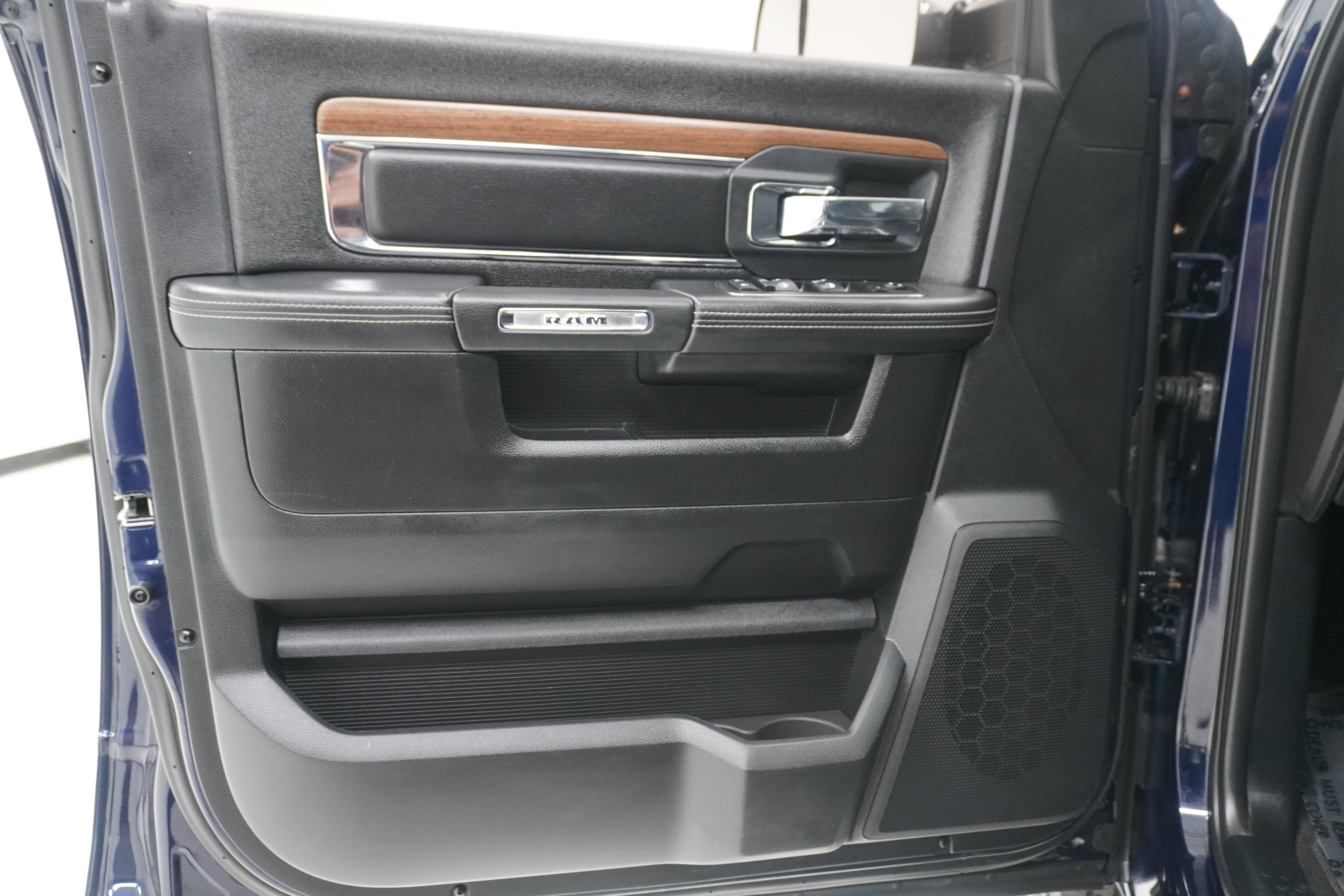 Used 2014 RAM 3500 Laramie w/ Convenience Group RWD image 12