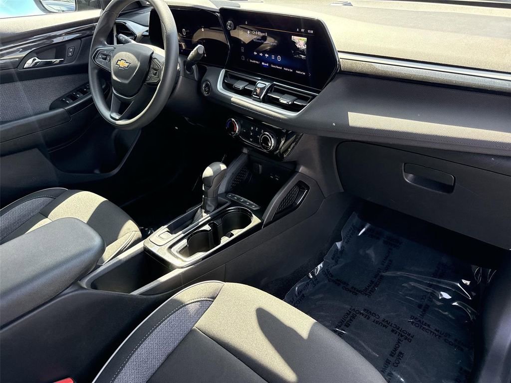 Used 2025 Chevrolet TrailBlazer LT FWD image 25