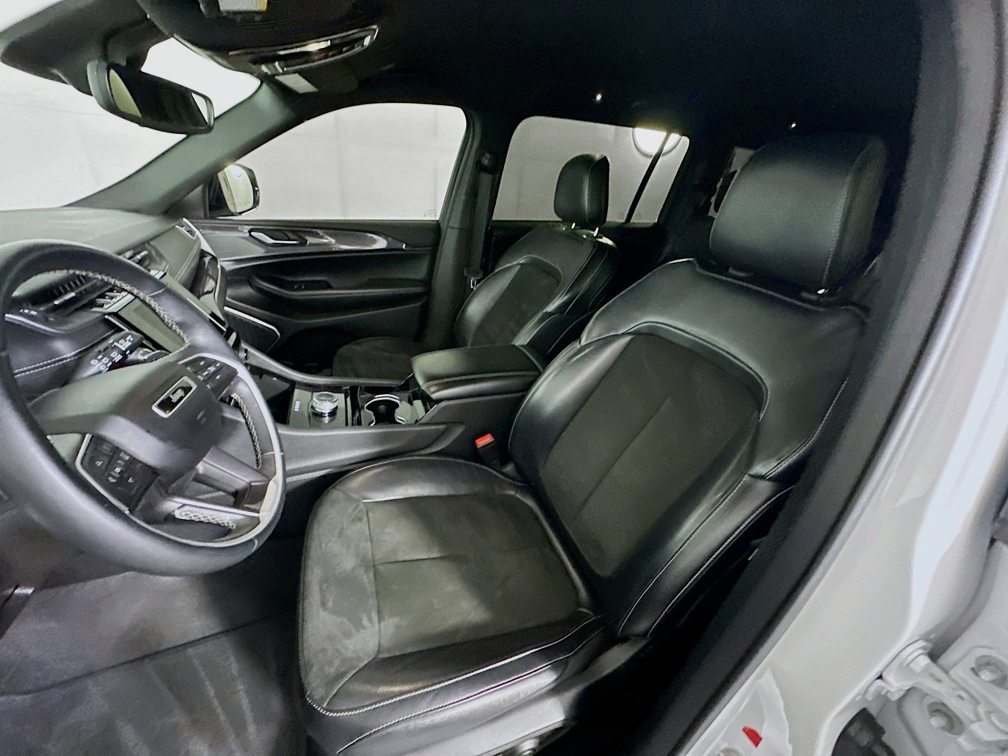 Used 2021 Jeep Grand Cherokee L Laredo RWD image 13