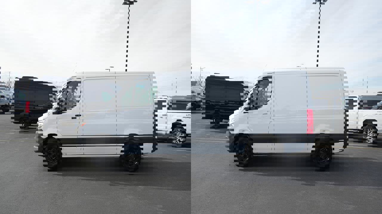 Used 2025 Mercedes-Benz Sprinter 2500 image 4