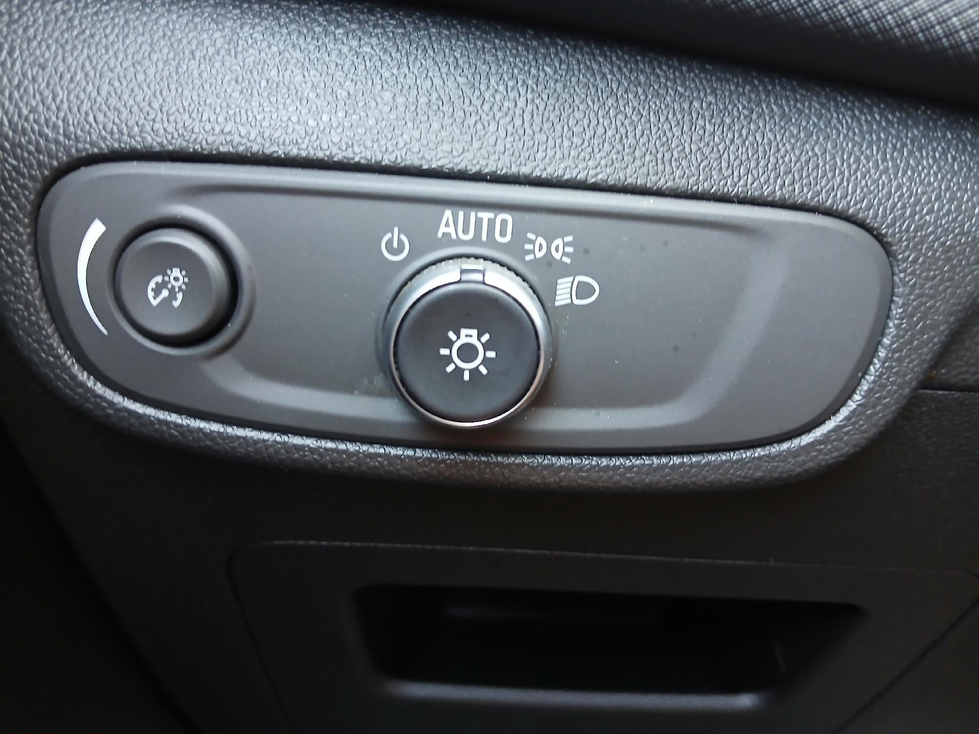 Used 2025 Chevrolet TrailBlazer LT FWD image 24