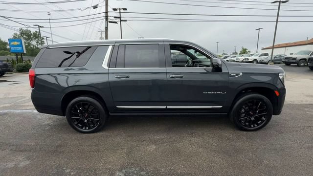Used 2022 GMC Yukon XL Denali w/ Advanced Technology Package AWD/4WD image 9