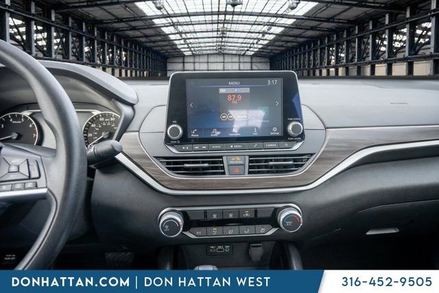 Used 2024 Nissan Altima 2.5 SV image 8