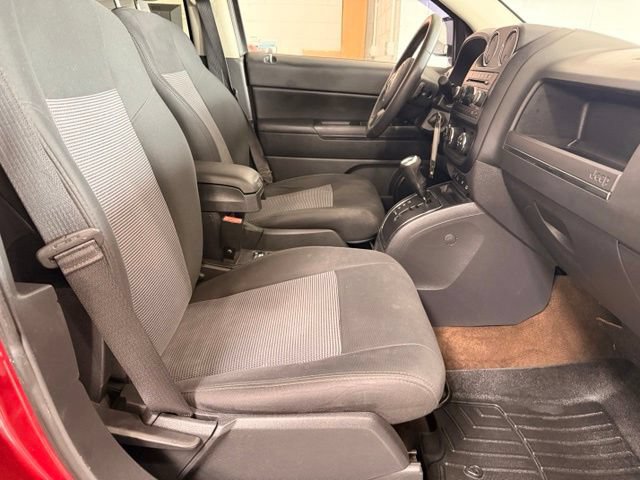 Used 2013 Jeep Compass Latitude w/ Sun/Sound Group AWD/4WD image 27