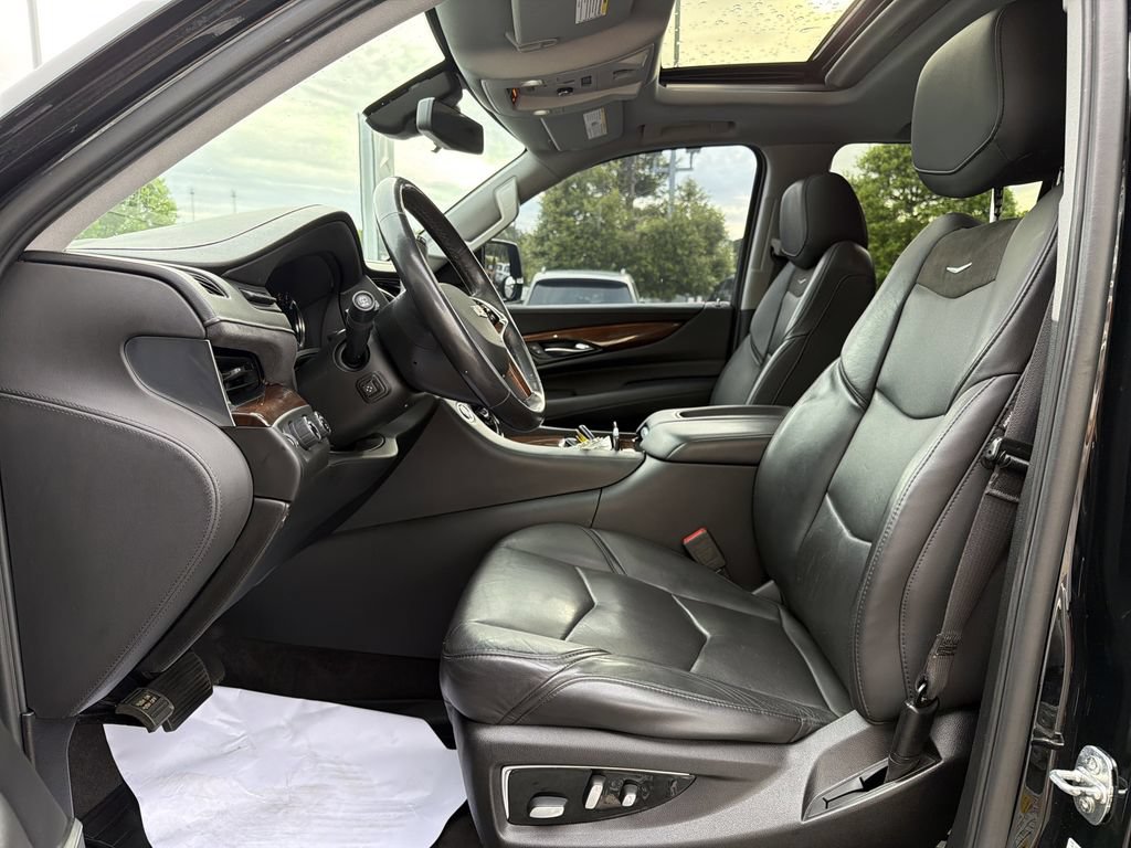 Used 2020 Cadillac Escalade Luxury AWD/4WD image 11