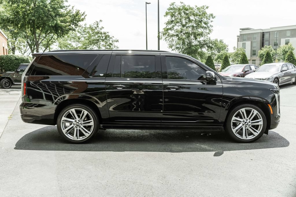 Used 2025 Cadillac Escalade ESV Sport Platinum AWD/4WD image 3