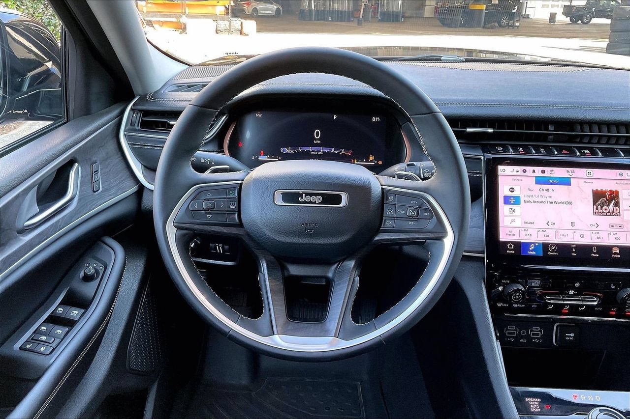 Certified 2023 Jeep Grand Cherokee L Limited AWD/4WD image 10
