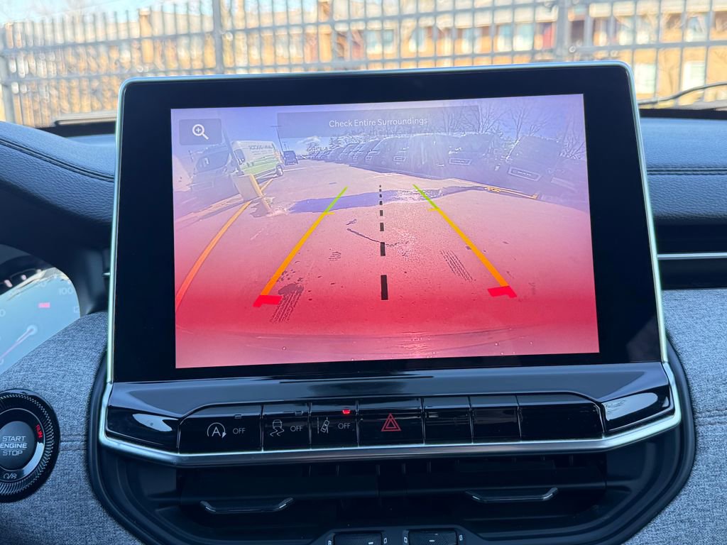 Used 2023 Jeep Compass Latitude image 23