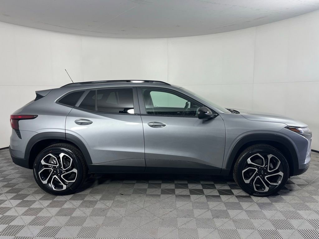 New 2026 Chevrolet Trax RS w/ Sunroof Package FWD image 3