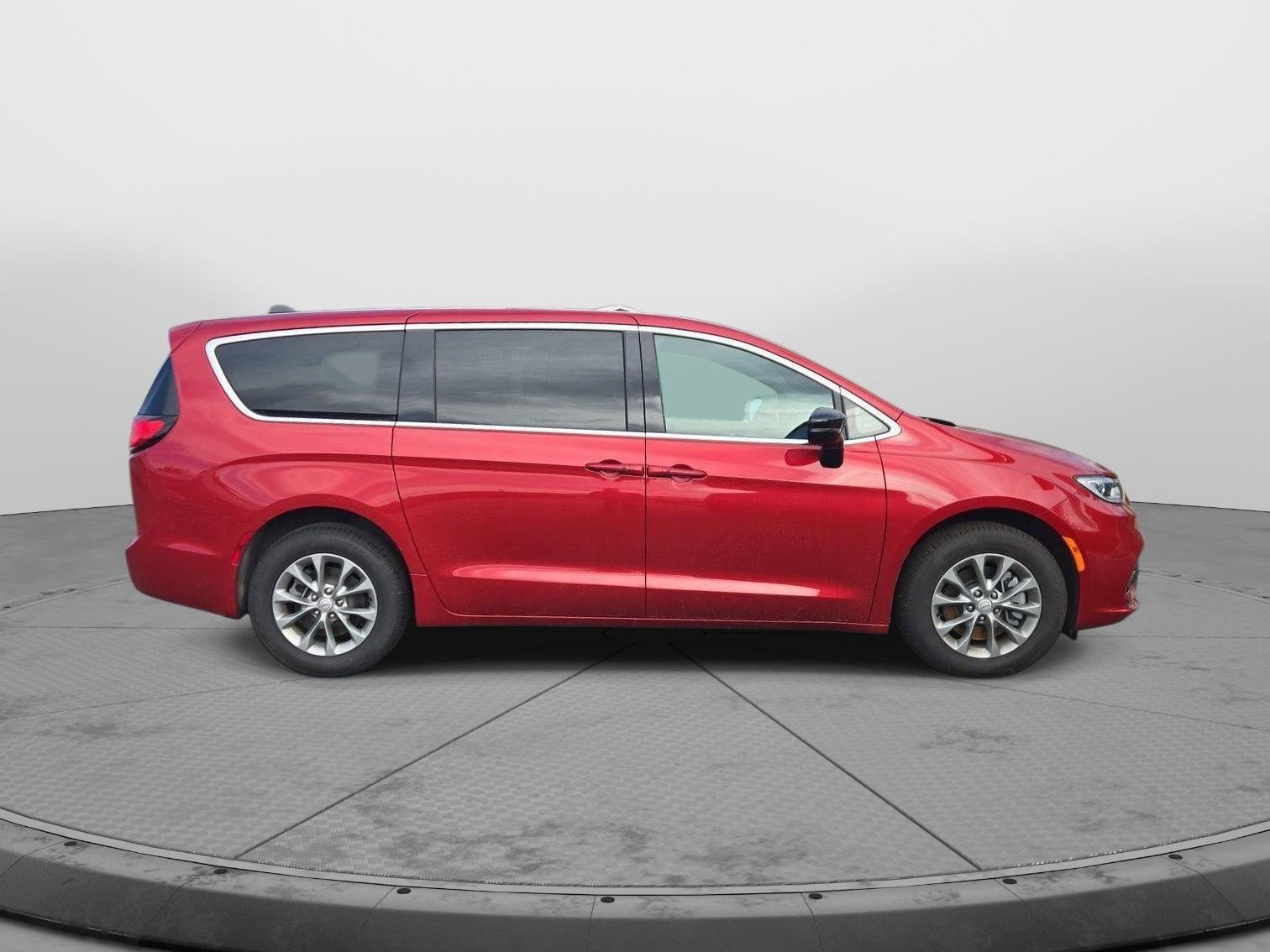 New 2026 Chrysler Pacifica Select image 2